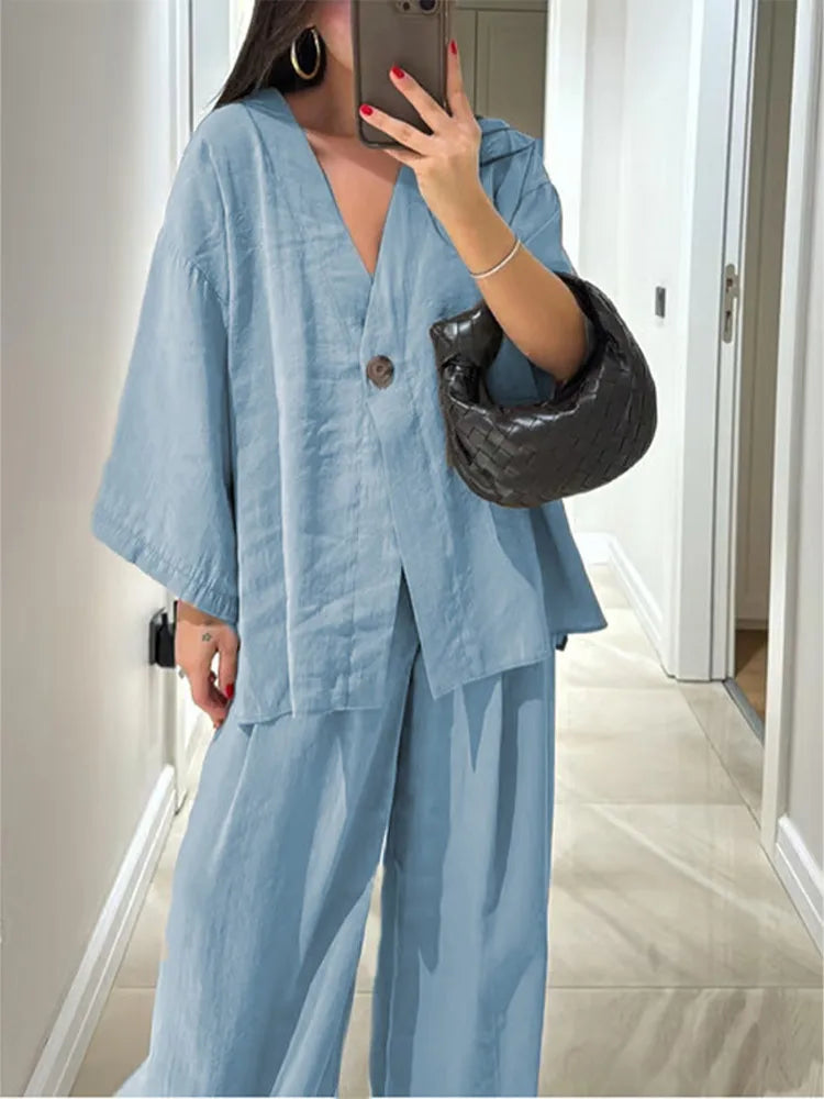 Elegante women's set – wide-leg pants made from linen-cotton blend and simple long-sleeve top