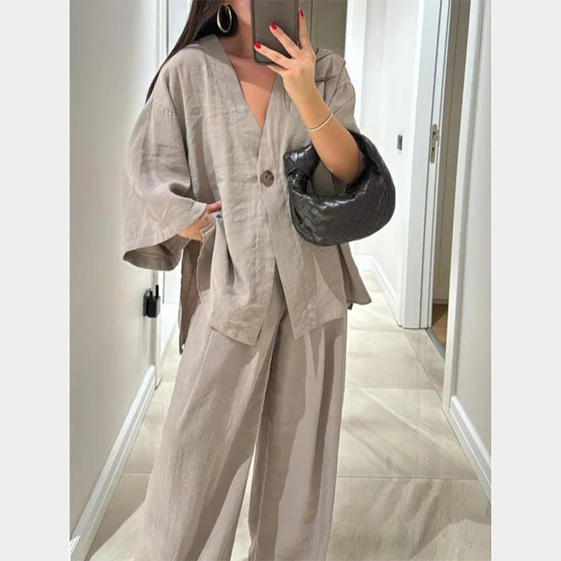 Elegante women's set – wide-leg pants made from linen-cotton blend and simple long-sleeve top