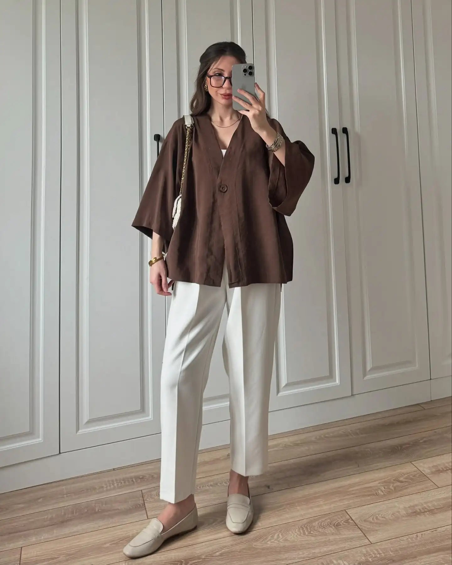 Elegante women's set – wide-leg pants made from linen-cotton blend and simple long-sleeve top