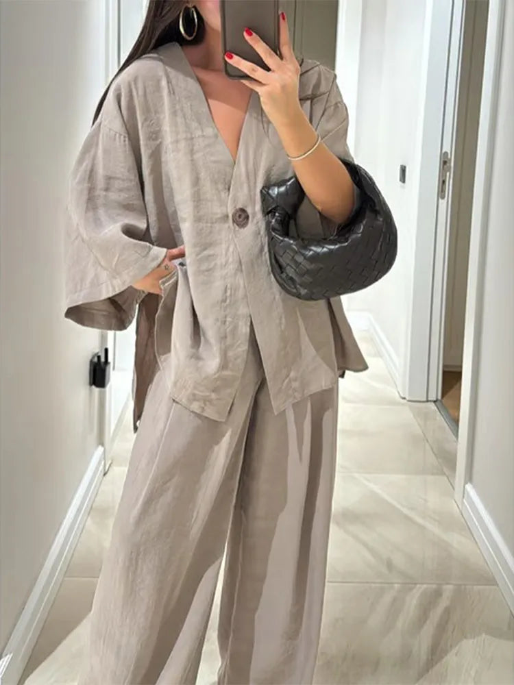 Elegante women's set – wide-leg pants made from linen-cotton blend and simple long-sleeve top