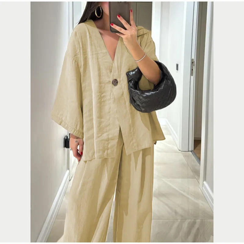 Elegante women's set – wide-leg pants made from linen-cotton blend and simple long-sleeve top