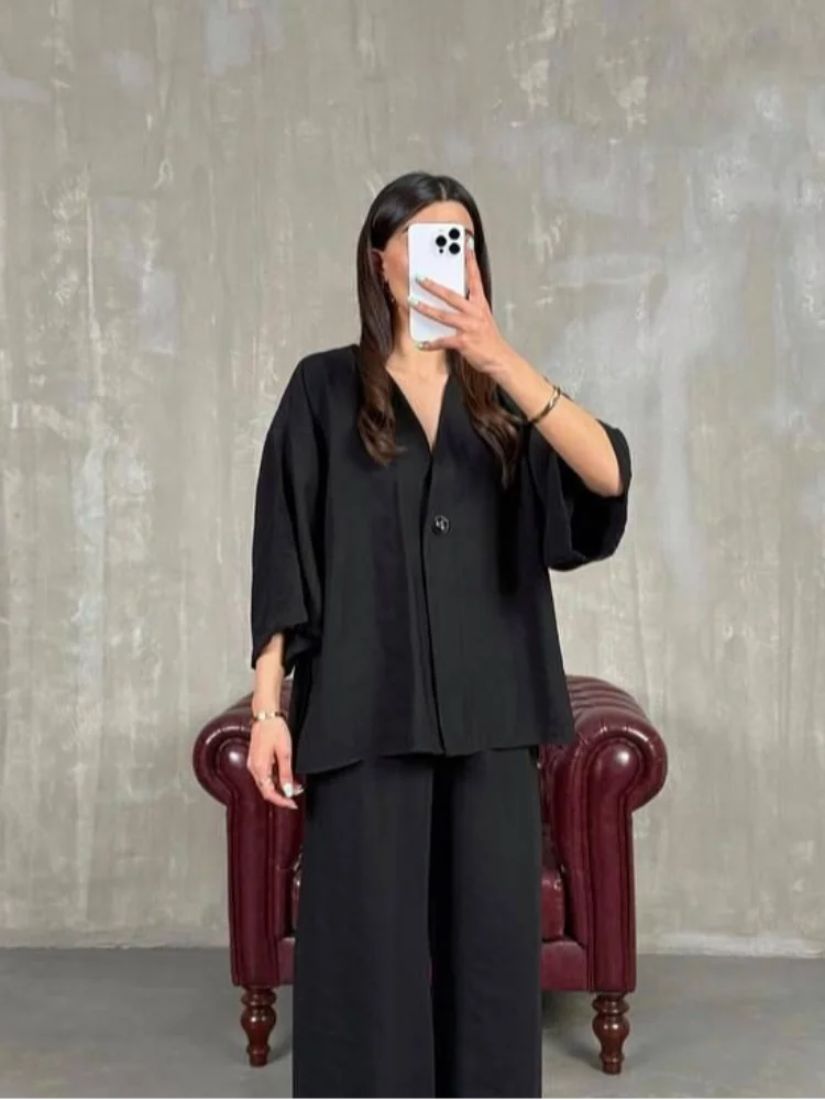Elegante women's set – wide-leg pants made from linen-cotton blend and simple long-sleeve top