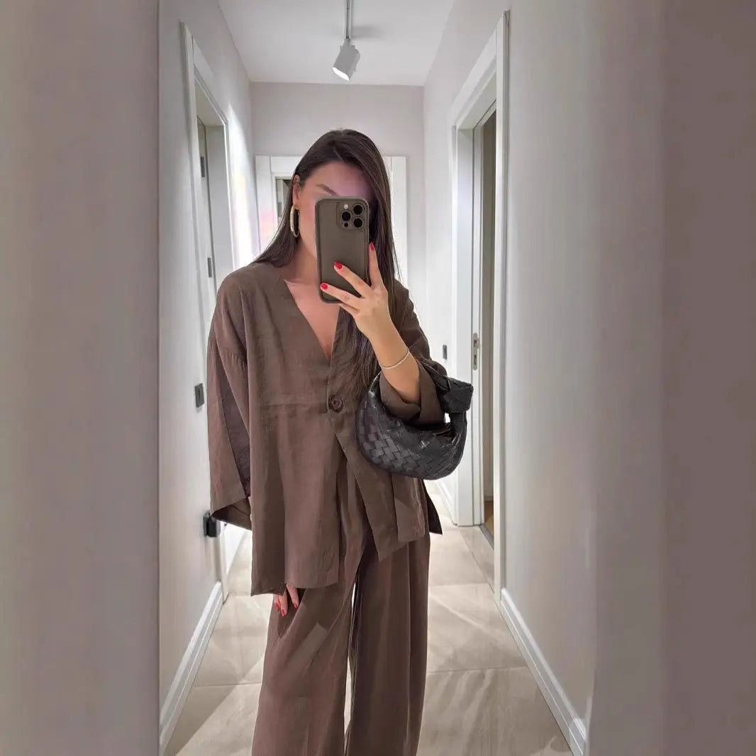 Elegante women's set – wide-leg pants made from linen-cotton blend and simple long-sleeve top