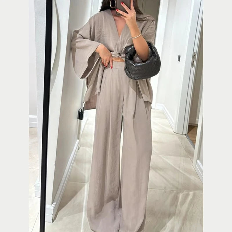 Elegante women's set – wide-leg pants made from linen-cotton blend and simple long-sleeve top